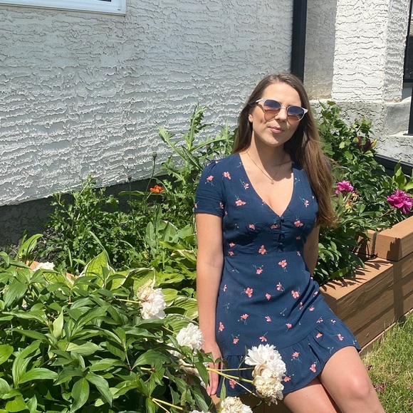 Navy blue floral dress with cute button detail - Picture 2 of 7